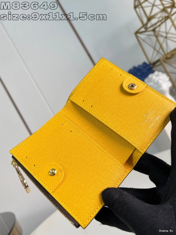 - LOUIS VUITTON Lisa Wallet 9*11.5*1.5CM 0816
